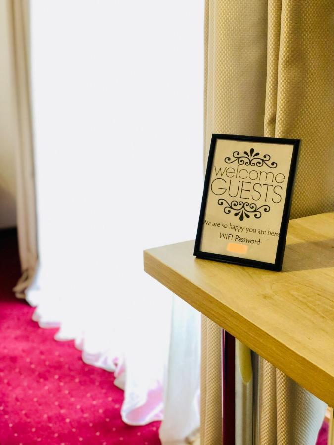 Pensiune & Restaurant Kalinder Buşteni Eksteriør billede