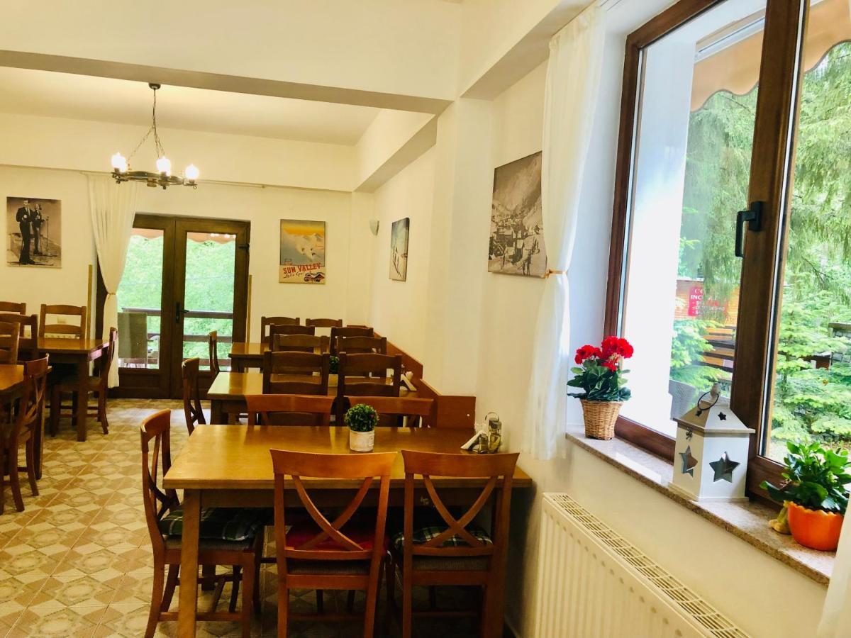 Pensiune & Restaurant Kalinder Buşteni Eksteriør billede