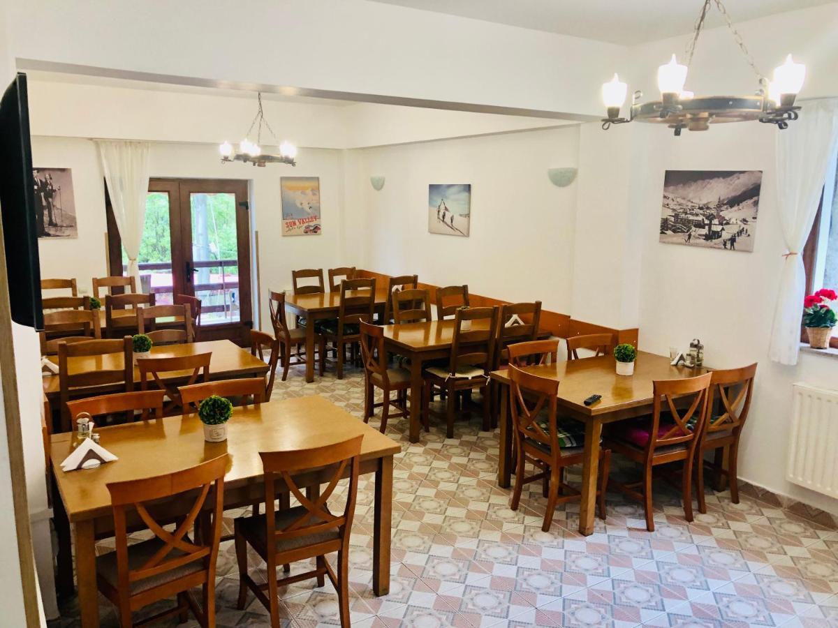 Pensiune & Restaurant Kalinder Buşteni Eksteriør billede